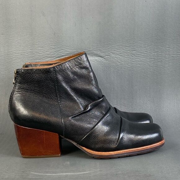 Kork-Ease Kissel Black Ruched Leather ankle Bootie s womens size  9.5 - Picture 1 of 10